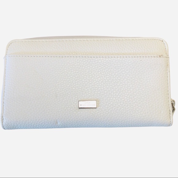 Lulu Guinness London White Textured Leather Lip Wallet - Picture 2 of 10